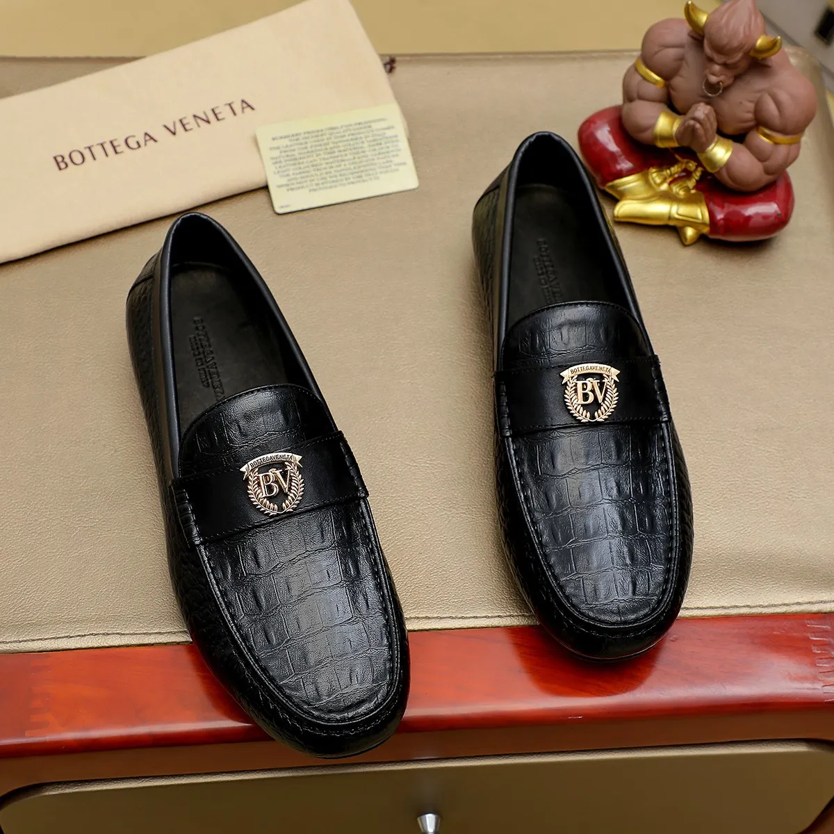 Men's men's shoes 💰440 [BV] 👟👟 Italian luxury brand Made with imported cowhide technology to highlight high-end men's taste of light luxury life [color] [color] Masters with ten years of manual experience create classic weaving 🌴 The inner top layer 🐮 lining 💯😘 The top quality inherits the brand craftsmanship! Color, code number 39-44 (38.45. Can be customized)